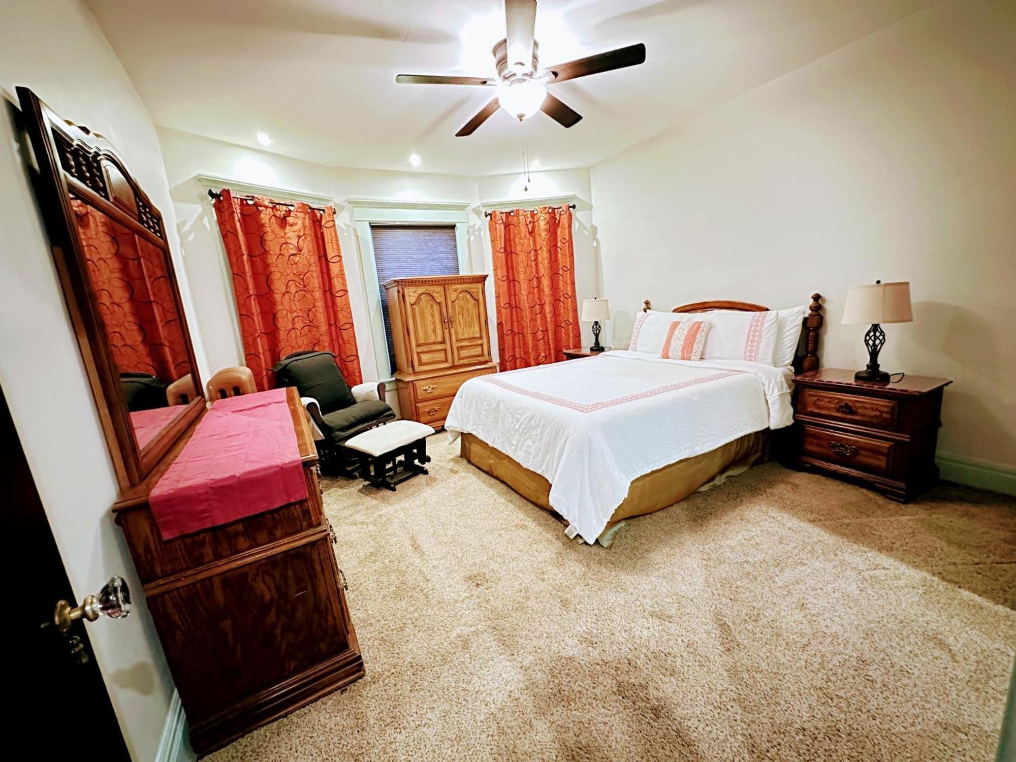 Elmwood Village Apartment *
