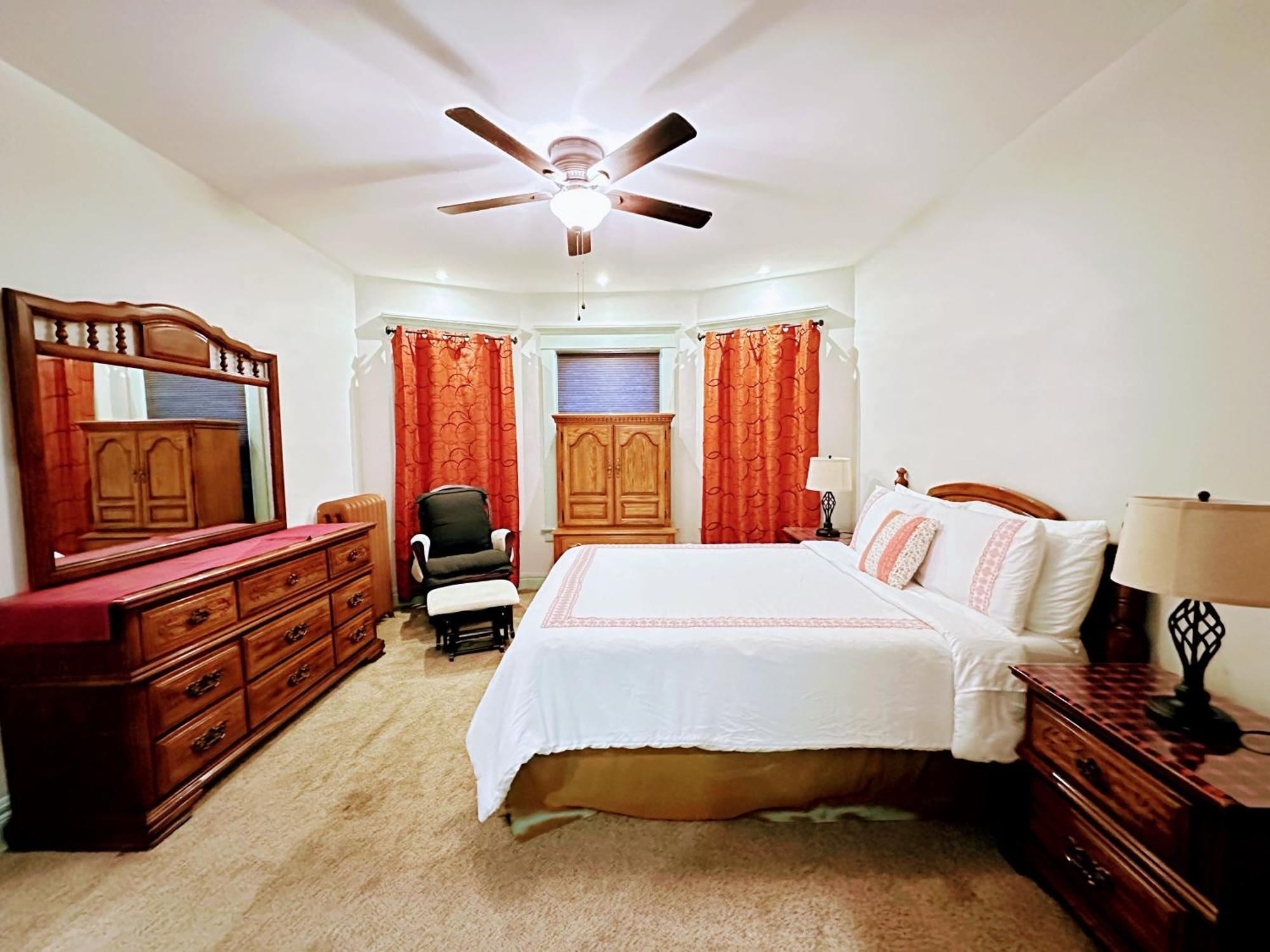 Elmwood Village Apartment *